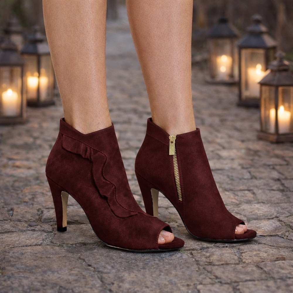 NWOB Bella Vita Nicolette II Burgundy Ruffle Faux Suede Ankle Boots Womens Sz 8M
